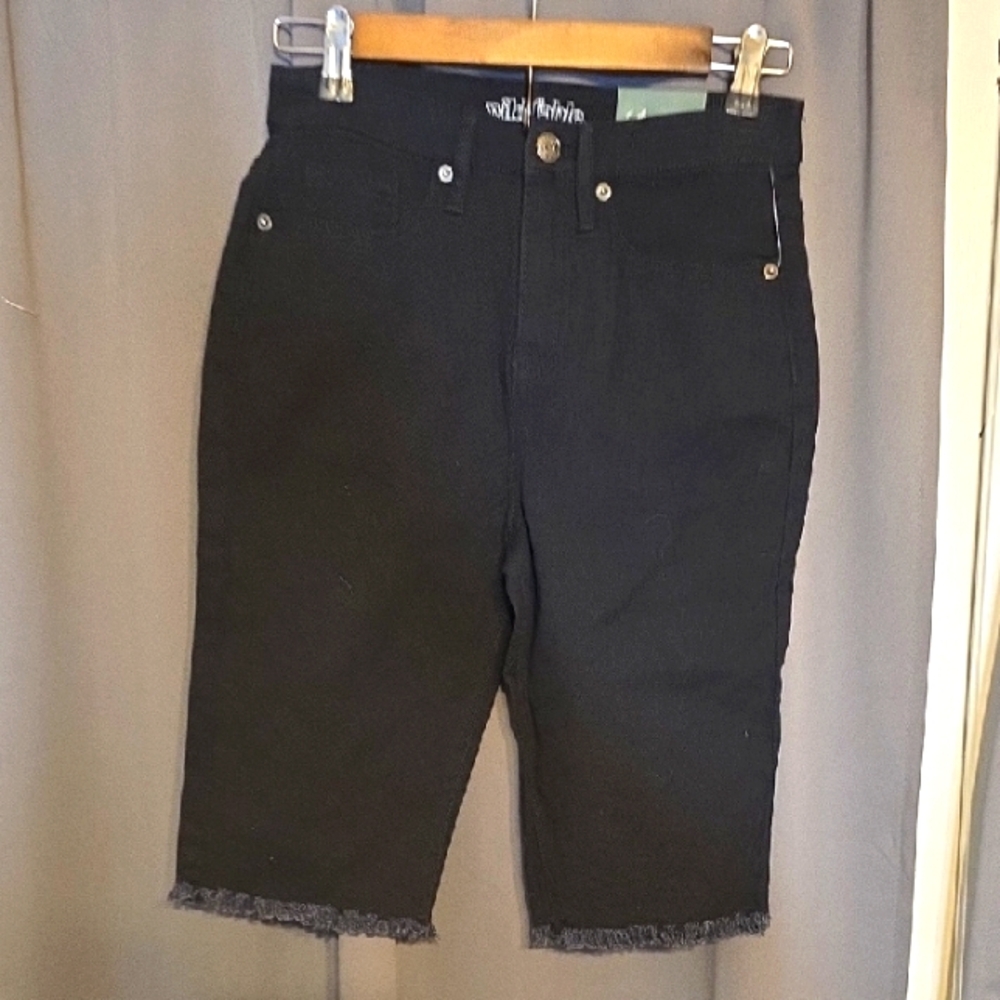 NWT Wild Fable Juniors Womens High Rise Shorts Black Knee Length Frayed Hem Sz 2